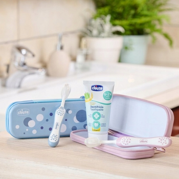 Szczoteczka i pasta do zębów jabłko-banan w etui Chicco dla dzieci