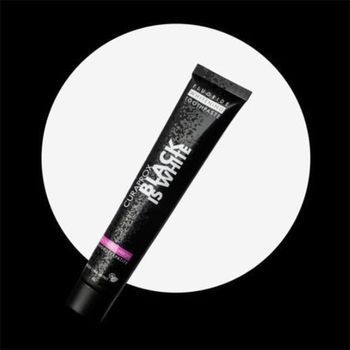 Wybielająca pasta do zębów Curaprox Black is White aktywny węgiel 90 ml